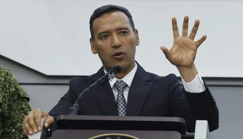  Pedro Sánchez Suárez, ministro de Defensa. 