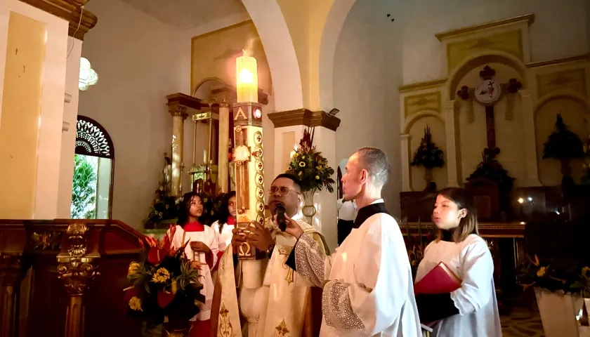 Vigilia Pascual en la Iglesia San Luis Beltrán de Manatí. 