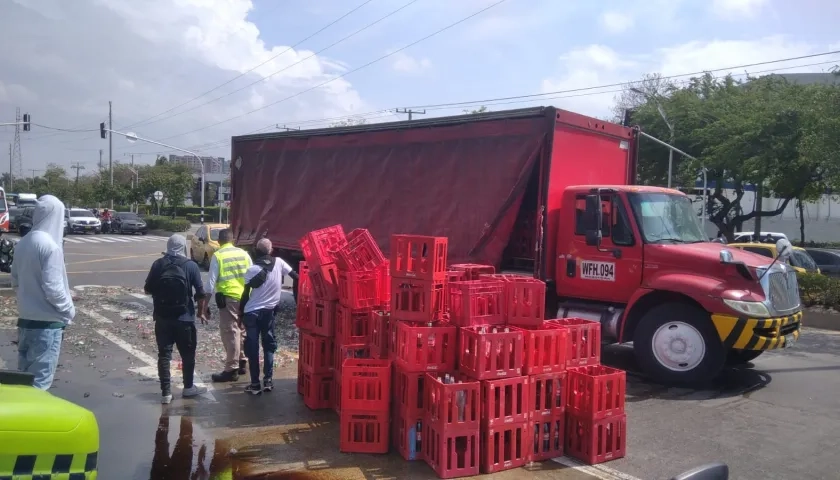 Camión de Coca Cola saqueado. 