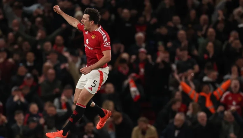 Harry Maguire celebrando el gol de la clasificación.