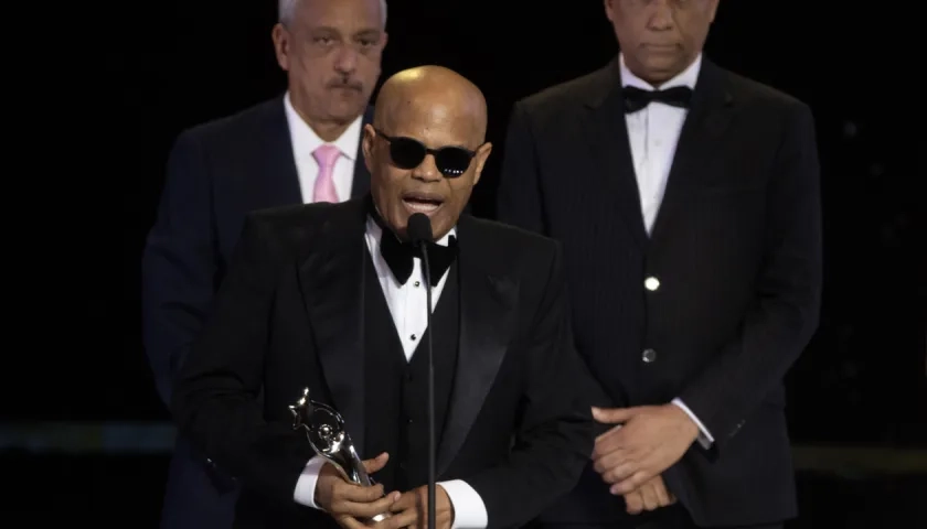 Rubby Pérez tras recibir su distinción en el Teatro Nacional de Santo Domingo.