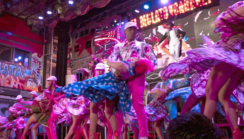 Bailarines durante una presentación en Cali.