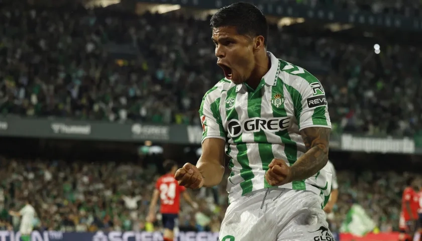 Cucho Hernández celebrando su gol a Osasuna este domingo.