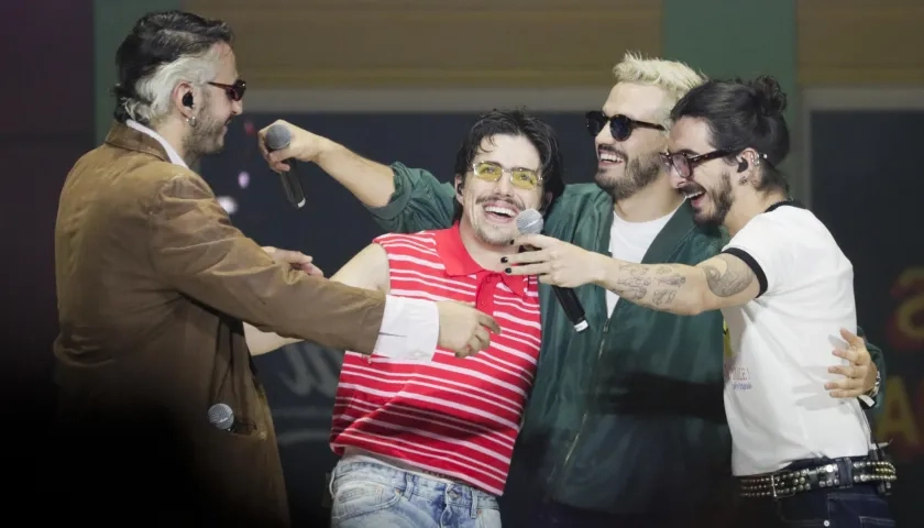 Los integrantes de la banda colombiana de pop latino Morat, Juan Pablo Isaza, Martín Vargas Morales, Juan Pablo Villamil y Simón Vargas Morales. 