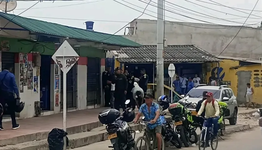 Establecimiento comercial donde lanzaron granada en Soledad. 