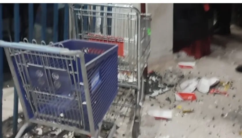 Así terminó el local tras el atentado.