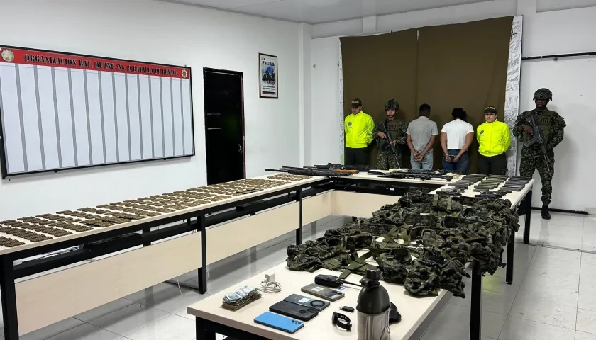 Capturados y armas incautadas.
