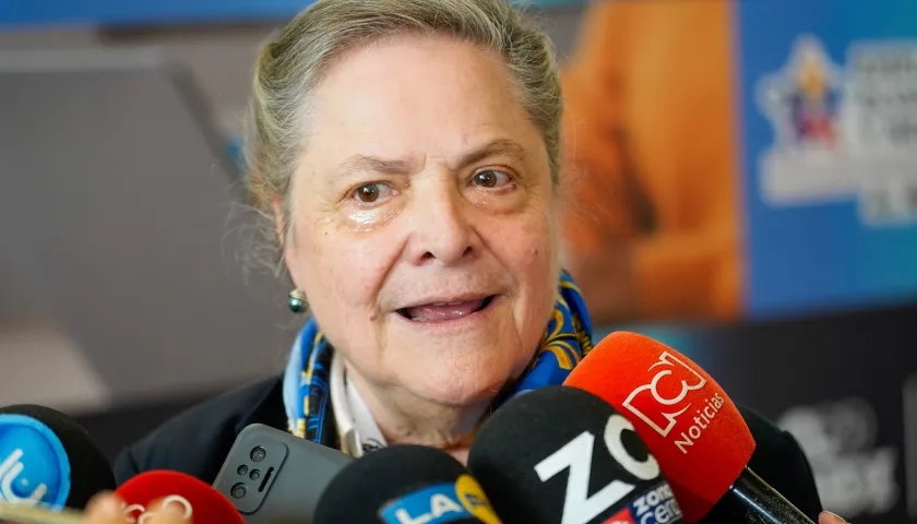 Clara López, senadora de la República.