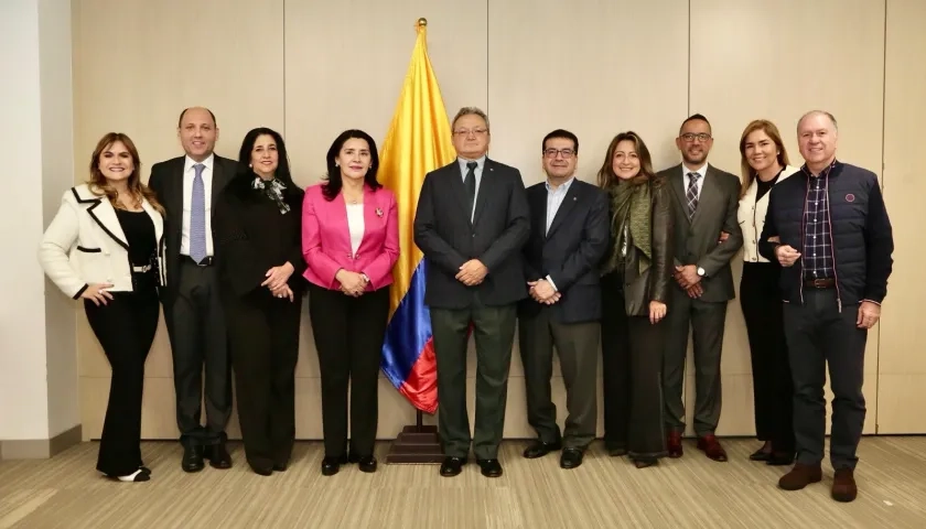 Jaime Hiram De Santis Villadiego (segundo de izquierda a derecha) en el Consejo Superior de la Judicatura.