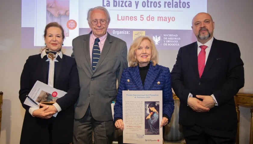 Noemí Sanín; Carlos Roberto Pombo, presidente de la SMOB; María Clara Ospina, escritora, y Basilio Rodríguez, presidente del grupo editorial Sial Pigmalion.