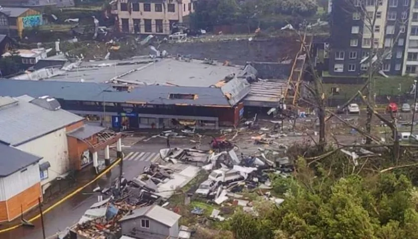 Tornado dejó fuertes daños en el sur de Chile.