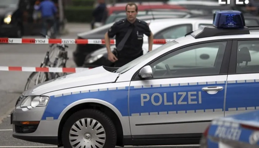 Policía alemana llegó al lugar de los hechos.