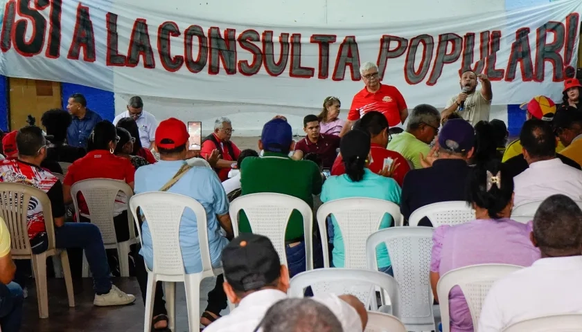 Cabildo popular en la Institución Educativa Distrital Simón Bolívar, en el barrio Cevillar.