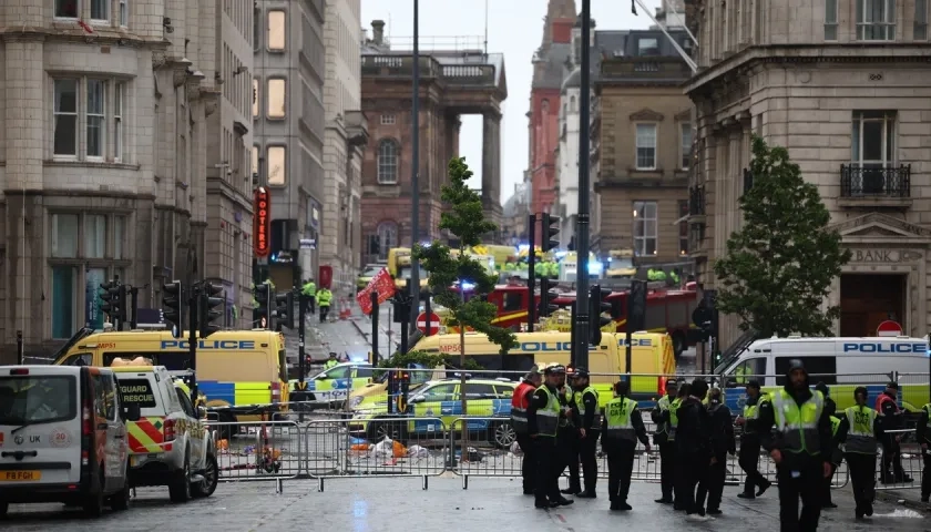 La Policía acordonó el lugar donde originó el atropello masivo. 