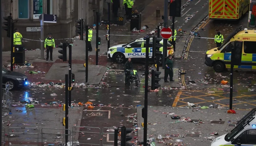 Lugar donde el vehículo colisionó con los seguidores del Liverpool.