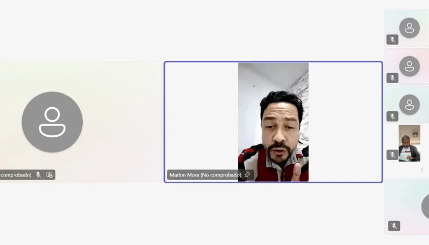 Inspector Marlon Mora durante el interrogatorio.