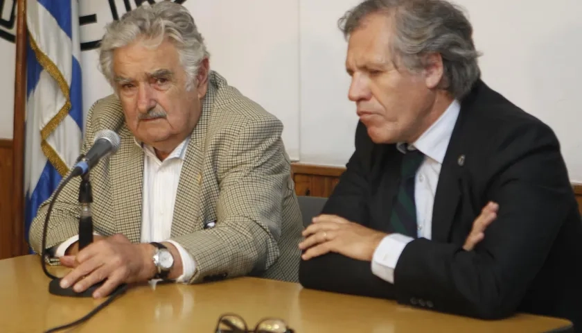  El expresidente de Uruguay, José Mujica (i), y a Luis Almagro. 