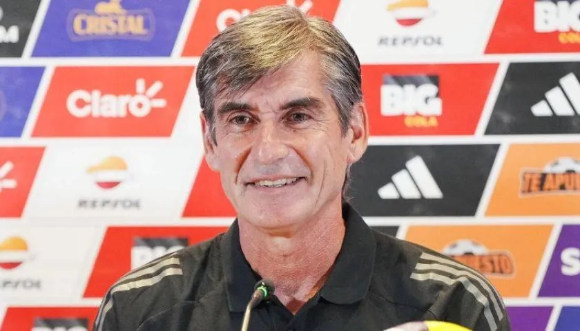 El seleccionador de Perú, Óscar Ibáñez. 