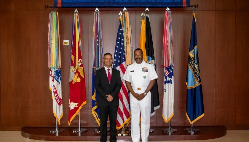 Almirante de la Marina de EE.UU., Alvin Holsey, y ministro de Defensa, Pedro Sánchez.