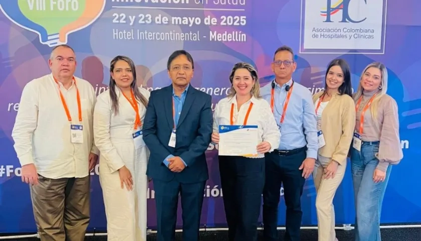 Personal de salud de la Clínica del Caribe en el VIII Foro de Soluciones Exitosas e Innovadoras en Salud 2025. 