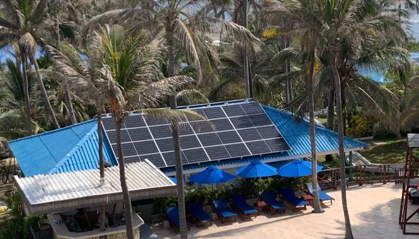 Paneles solares en el Hotel Pradomar.