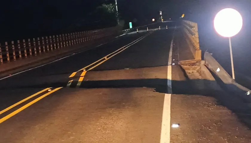 Así se encuentra el puente en Juan de Acosta.