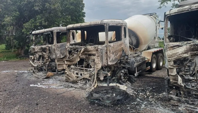 Maquinaria amarilla incinerada.