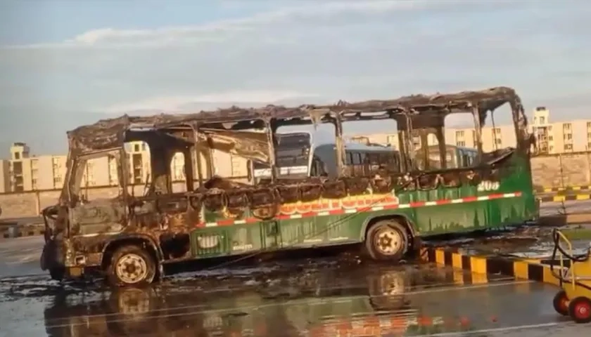 Bus incendiado.