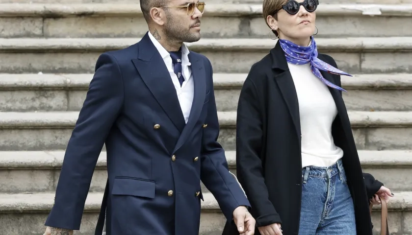 Dani Alves y su abogada Inés Guardiola. 