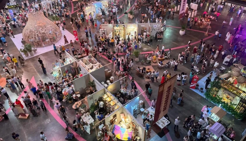 Vista panorámica de la asistencia a la feria AMA en Puerta de Oro.