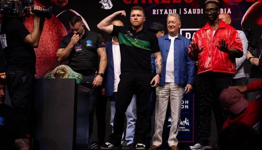 Saúl 'Canelo' Álvarez y William Scull en la presentación de su combate. 
