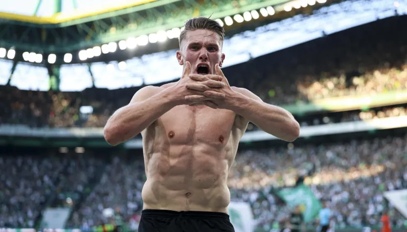 Viktor Gyokeres celebrando el segundo gol del Sporting de Lisboa.