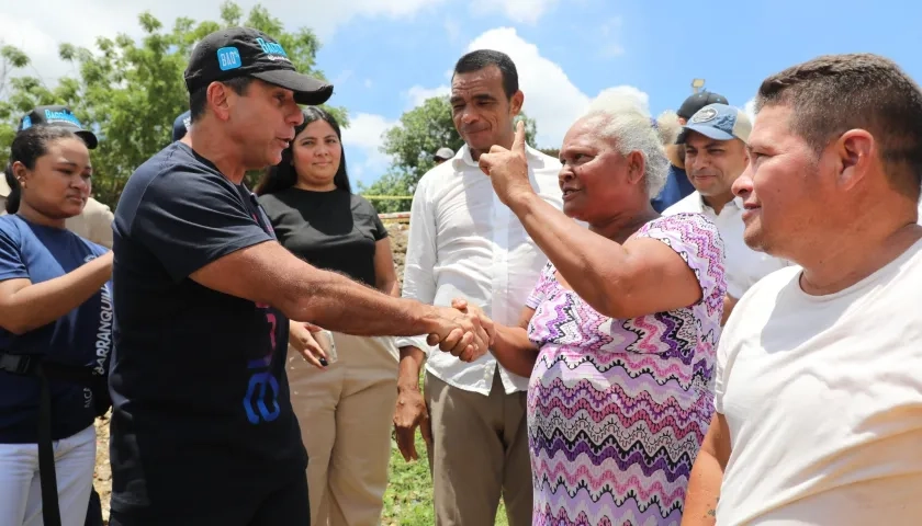 Alcalde Char con la comunidad de 7 de Abril.