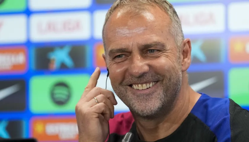 Hansi Flick logró tres títulos en su primera temporada con el Barcelona. 