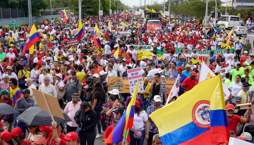 Aspecto de una marcha de sindicatos y centrales obreras en Barranquilla.