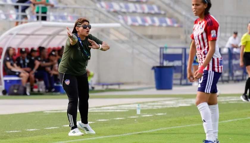 Yinaris García durante un partido del Junior femenino. 