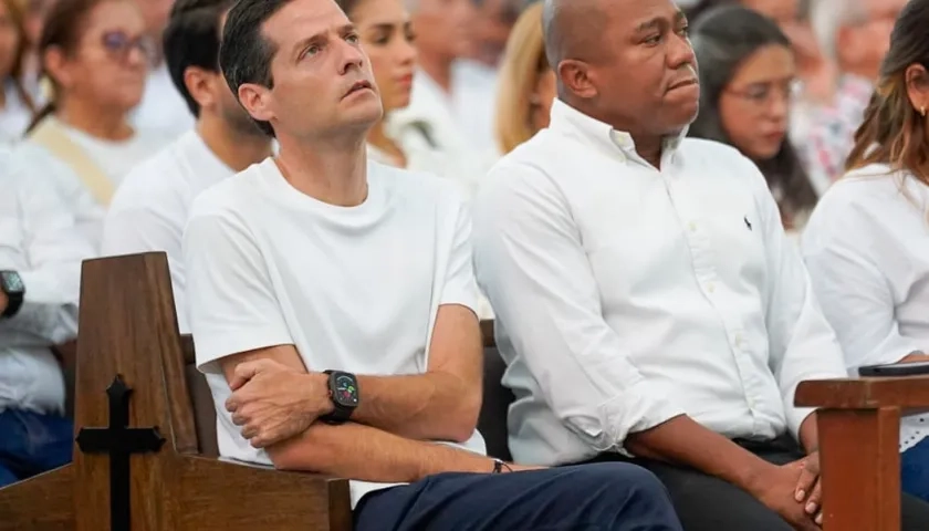Mauricio Gómez durante la eucaristía en la Catedral Metropolitana.