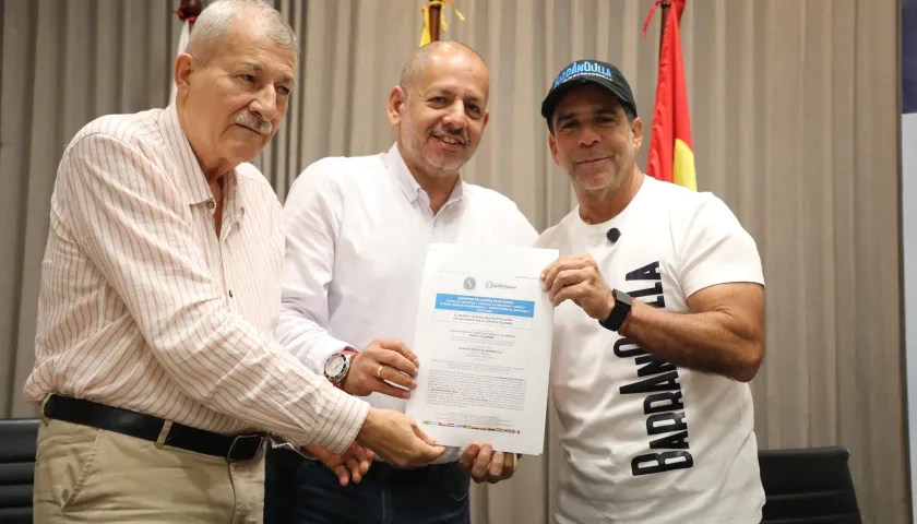 Alcalde Char y directivos de Mercosur durante la firma del convenio.