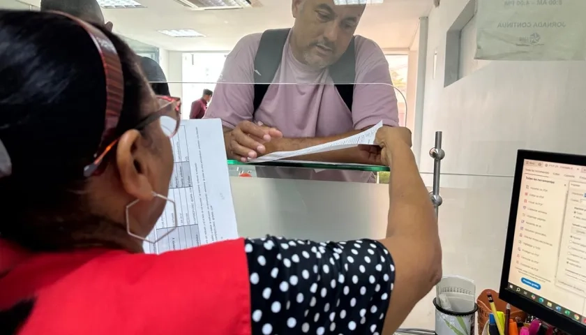 Atención de usuarios por parte de AMB Catastro Cartagena.