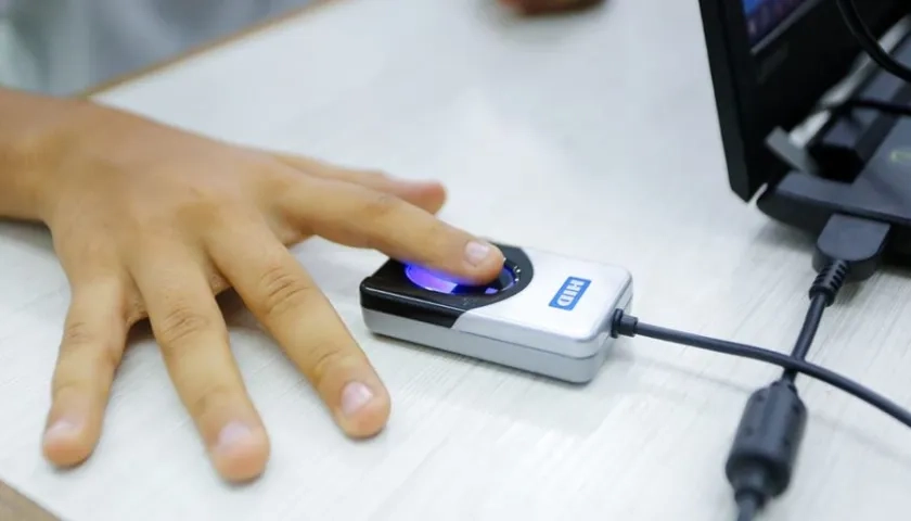 Verificación biométrica de estudiantes.