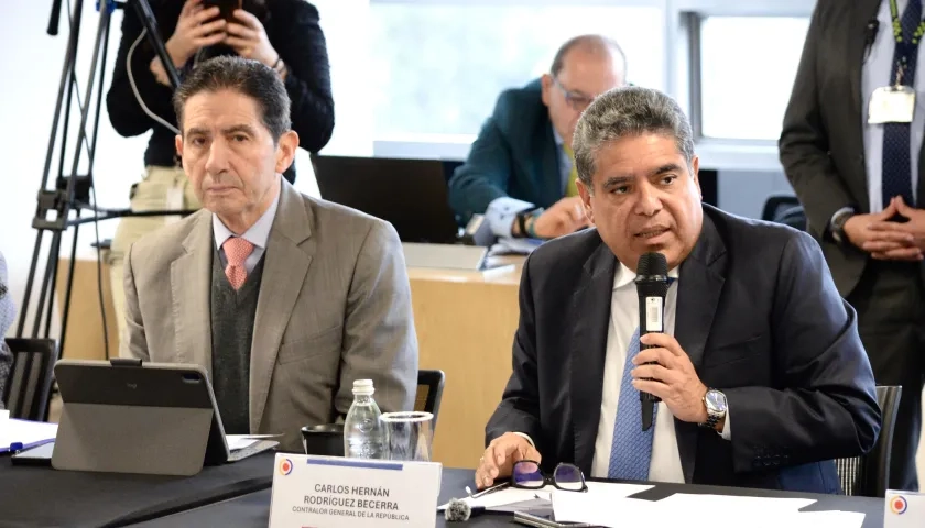 El Contralor General de la República, Carlos Hernán Rodríguez (Derecha).