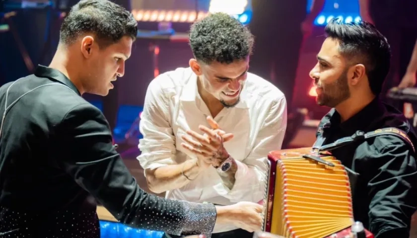 Elder Dayán puso a gozar con sus canciones. 