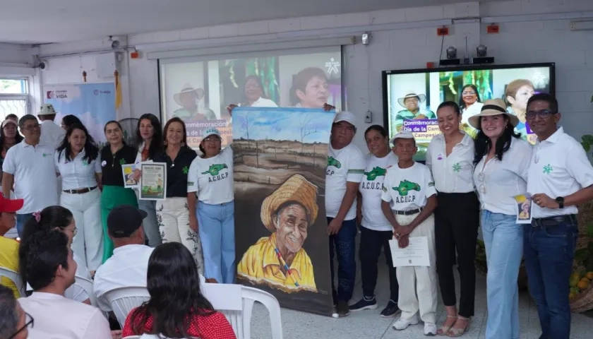 Entrega de certificados a campesinos del Atlántico