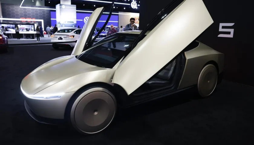 Fotografía de un automóvil de la marca Tesla. 