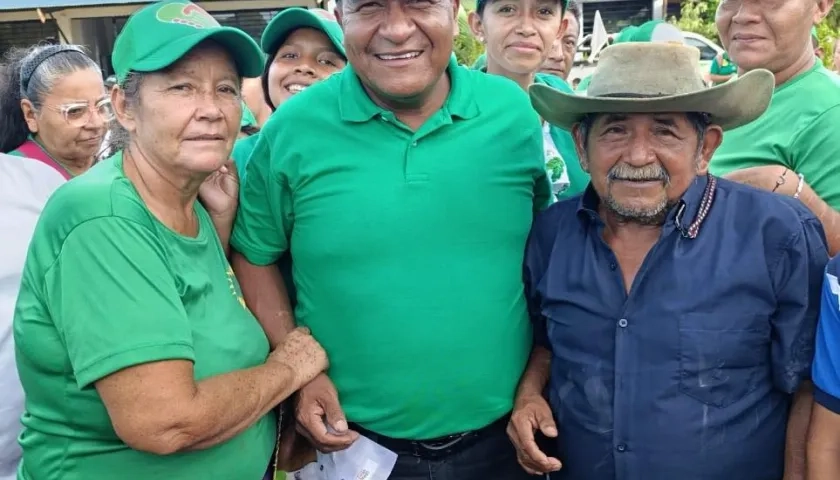 Fulberto Guevara (centro).