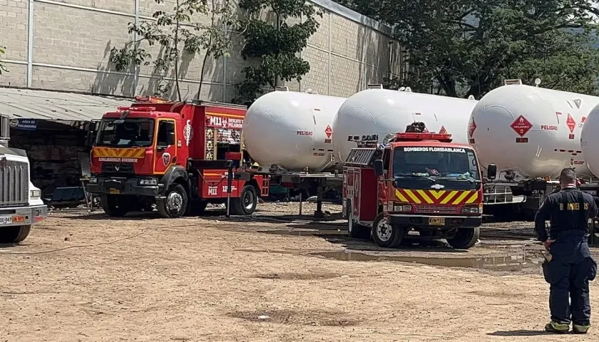 Camión cisterna explotó en un lavadero de vehículos.