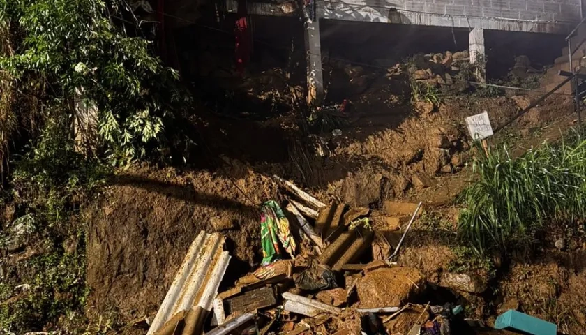 Viviendas colapsadas por el deslizamiento.