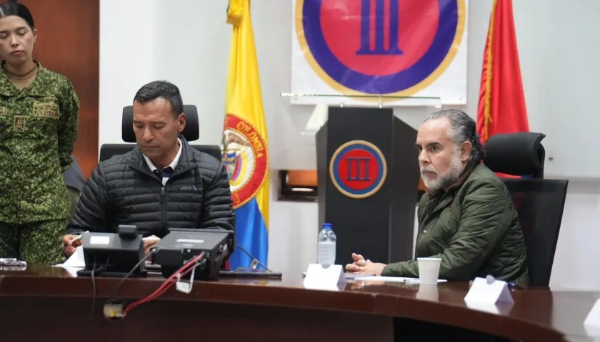 El ministro del Interior, Armando Benedetti, participa en el Consejo de Seguridad de alto nivel que se desarrolla en el Cauca.