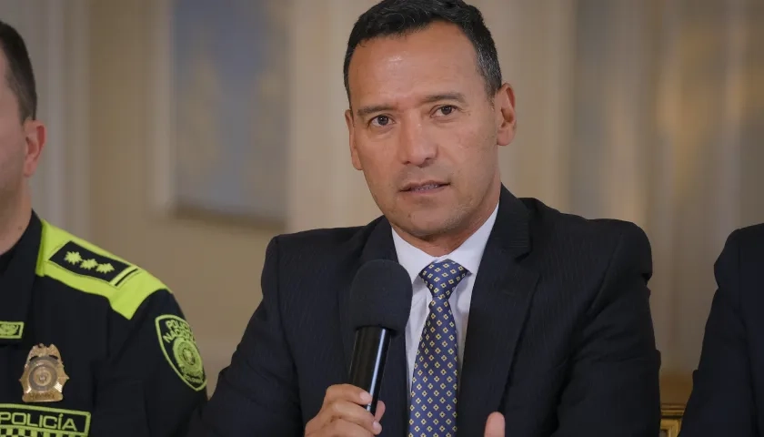 Pedro Sánchez, Ministro de Defensa.