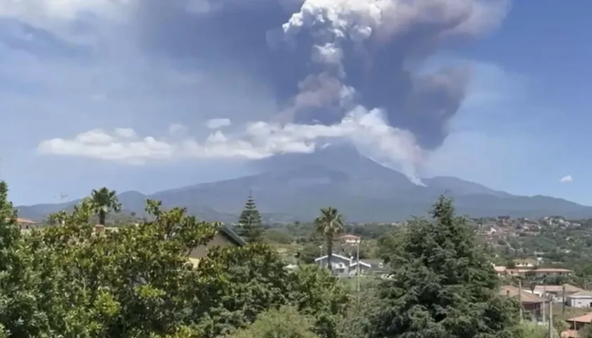 Imagen del volcán Etna en erupción.